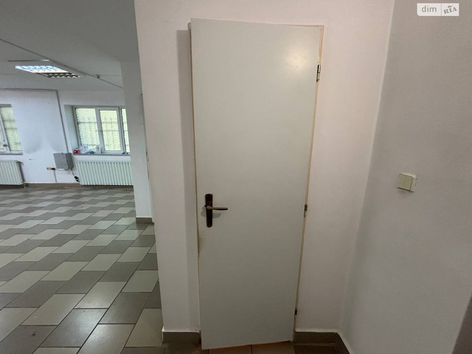 Аренда офисного помещения в Ужгороде, Свободы проспект 39, помещений - 1, этаж - 1 фото 1 Аренда офисного помещения в Ужгороде, Свободы проспект 39, помещений - 1, этаж - 1 фото 1