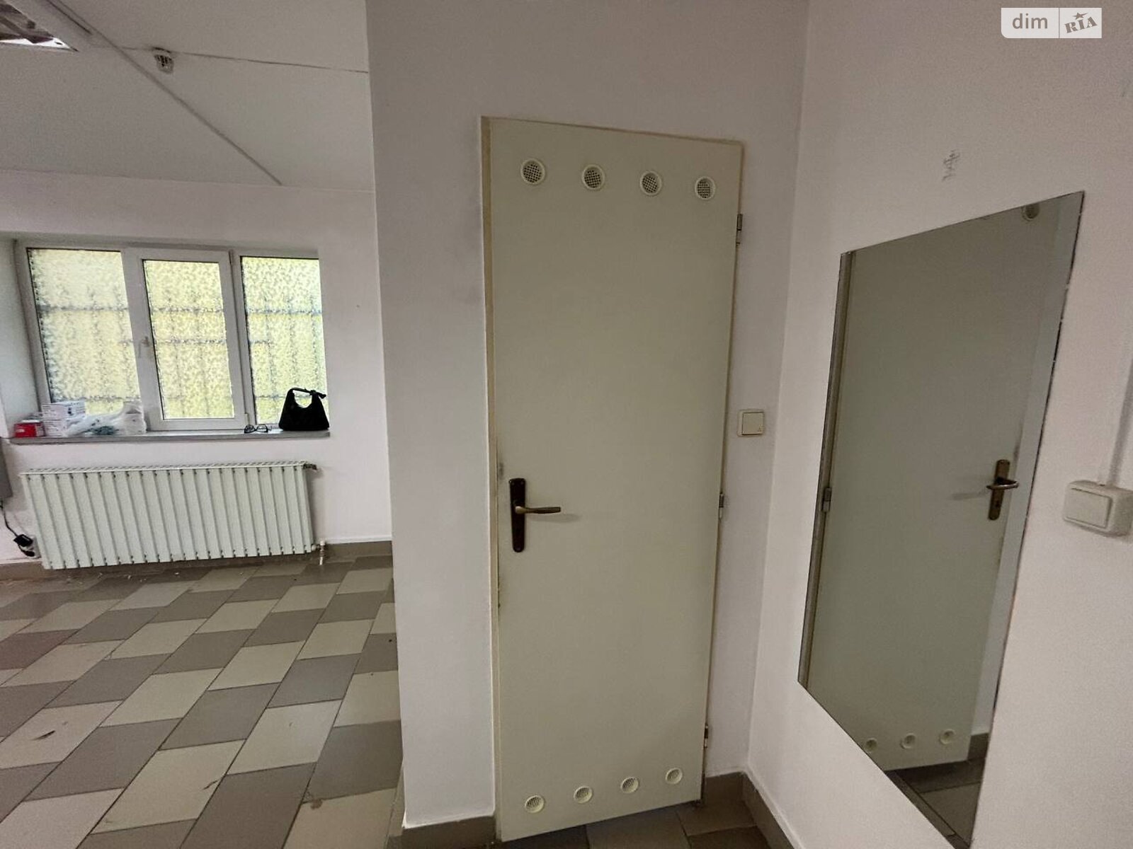 Аренда офисного помещения в Ужгороде, Свободы проспект 39, помещений - 1, этаж - 1 фото 1 Аренда офисного помещения в Ужгороде, Свободы проспект 39, помещений - 1, этаж - 1 фото 1