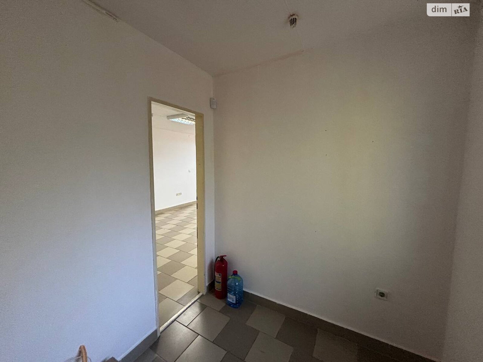 Аренда офисного помещения в Ужгороде, Свободы проспект 39, помещений - 1, этаж - 1 фото 1 Аренда офисного помещения в Ужгороде, Свободы проспект 39, помещений - 1, этаж - 1 фото 1