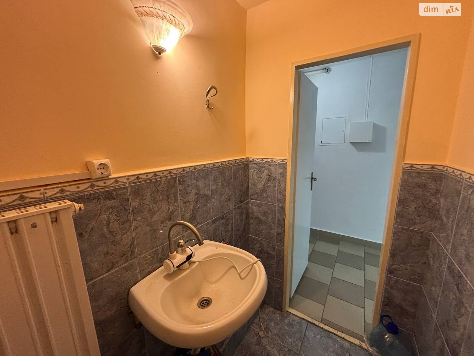 Аренда офисного помещения в Ужгороде, Свободы проспект 39, помещений - 1, этаж - 1 фото 1 Аренда офисного помещения в Ужгороде, Свободы проспект 39, помещений - 1, этаж - 1 фото 1