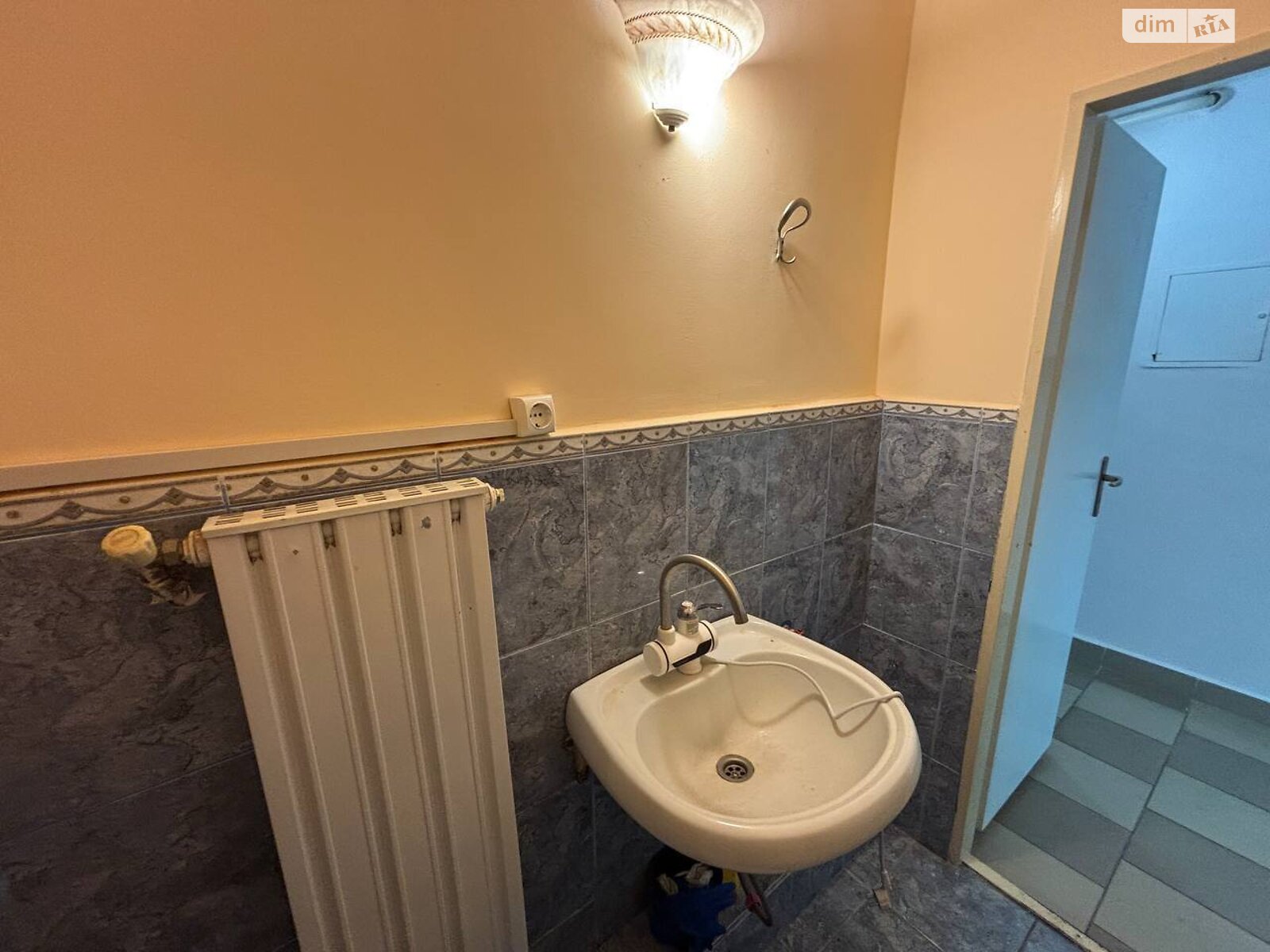 Аренда офисного помещения в Ужгороде, Свободы проспект 39, помещений - 1, этаж - 1 фото 1 Аренда офисного помещения в Ужгороде, Свободы проспект 39, помещений - 1, этаж - 1 фото 1