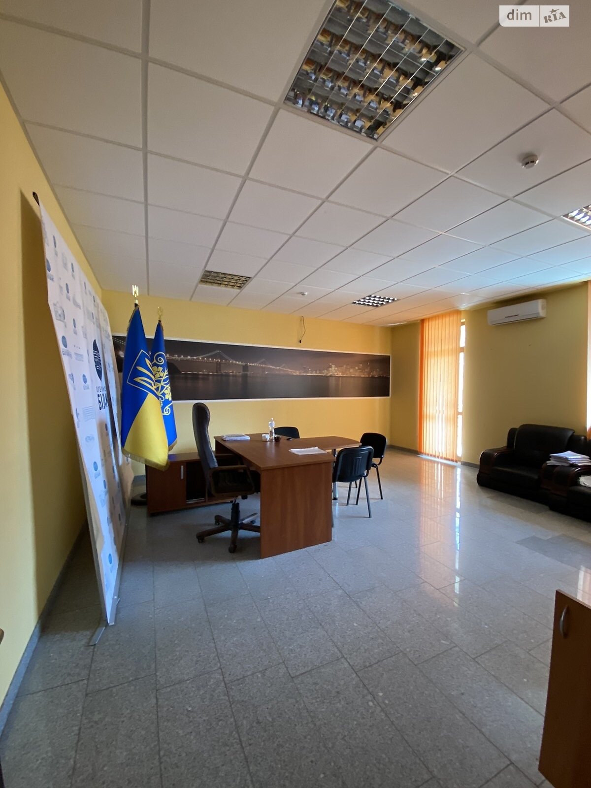 Оренда офісного приміщення в Ужгороді, Жупанатська площа, приміщень -, поверх - 1 фото 1 Оренда офісного приміщення в Ужгороді, Жупанатська площа, приміщень -, поверх - 1 фото 1