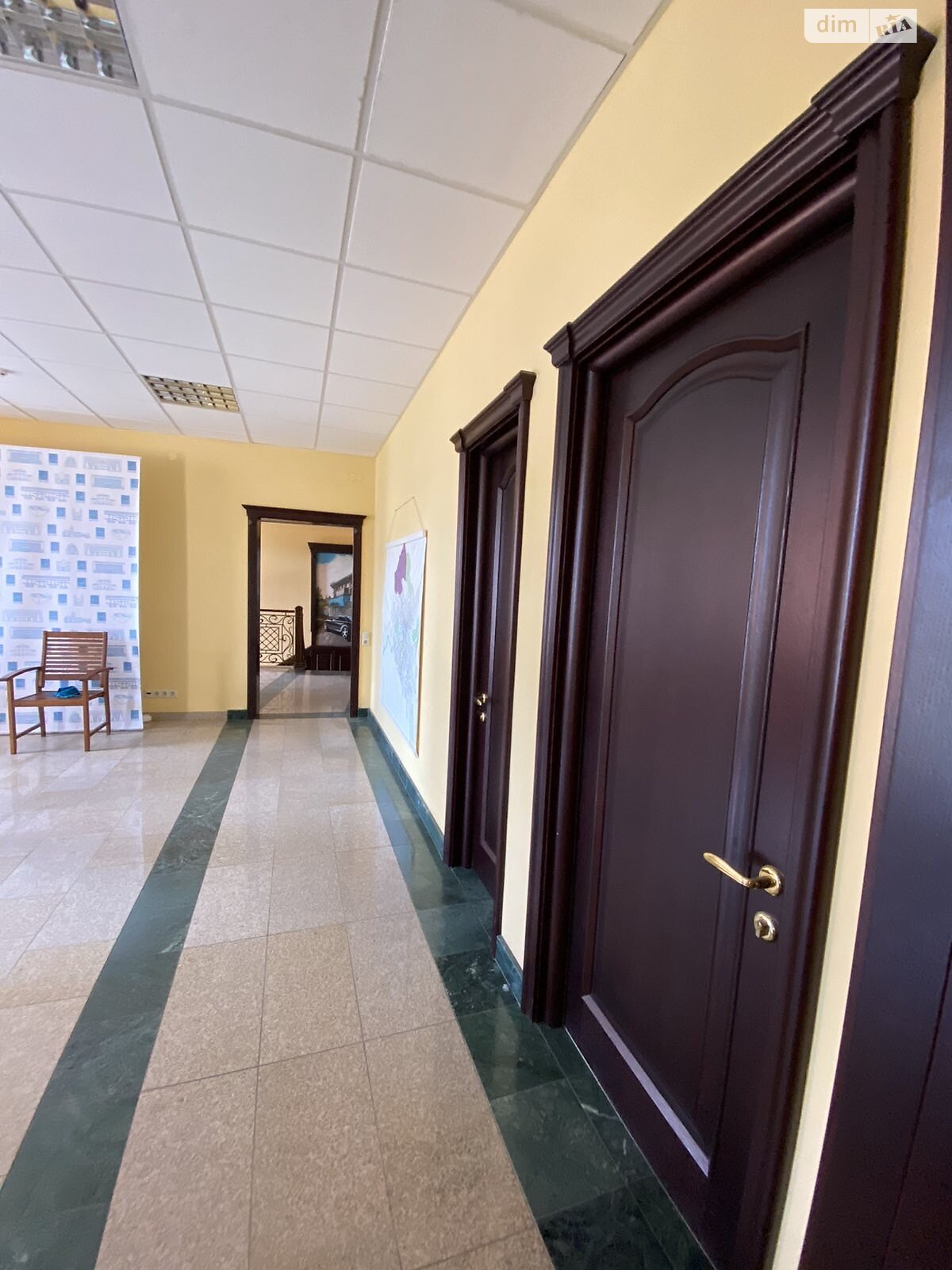Оренда офісного приміщення в Ужгороді, Жупанатська площа, приміщень -, поверх - 1 фото 1 Оренда офісного приміщення в Ужгороді, Жупанатська площа, приміщень -, поверх - 1 фото 1