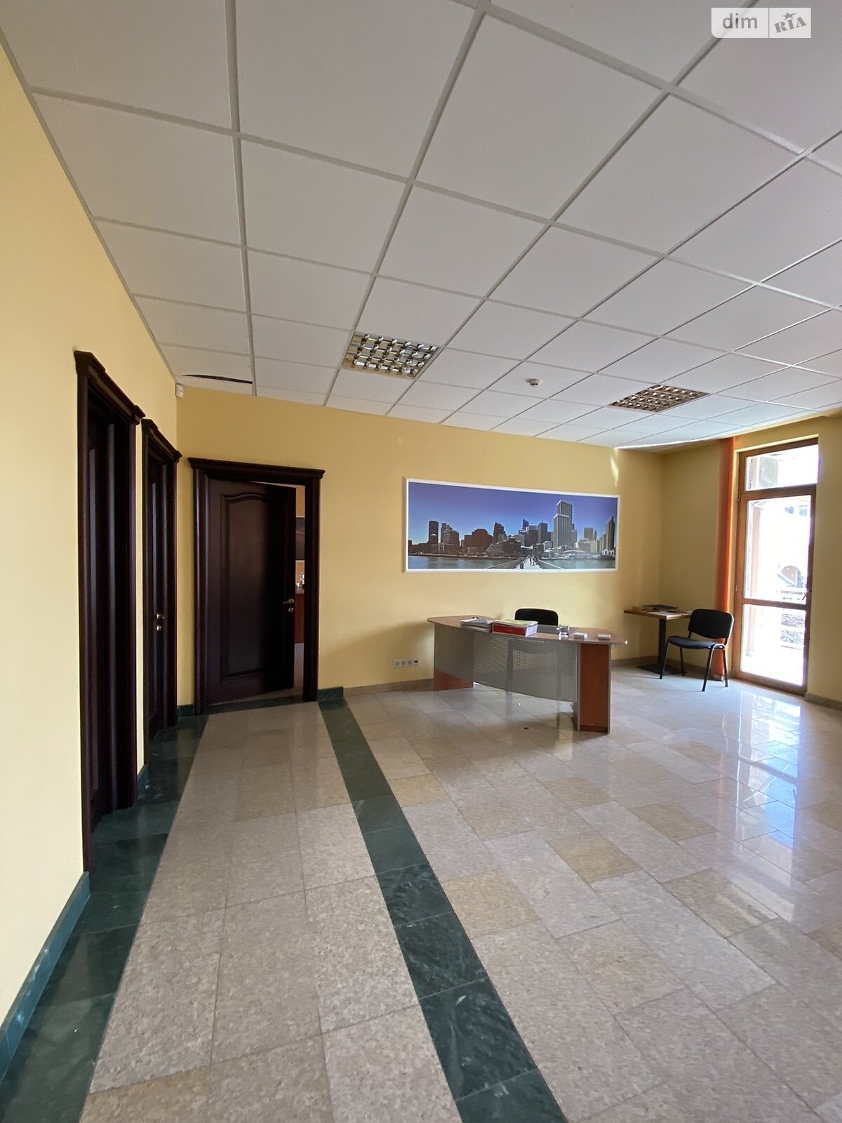 Оренда офісного приміщення в Ужгороді, Жупанатська площа, приміщень -, поверх - 1 фото 1 Оренда офісного приміщення в Ужгороді, Жупанатська площа, приміщень -, поверх - 1 фото 1