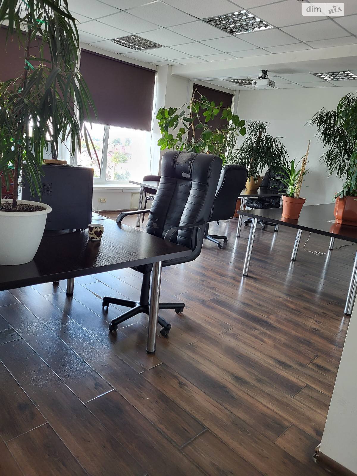 Аренда офисного помещения в Ужгороде, Петефи Шандора площадь 47, помещений - 1, этаж - 7 фото 1