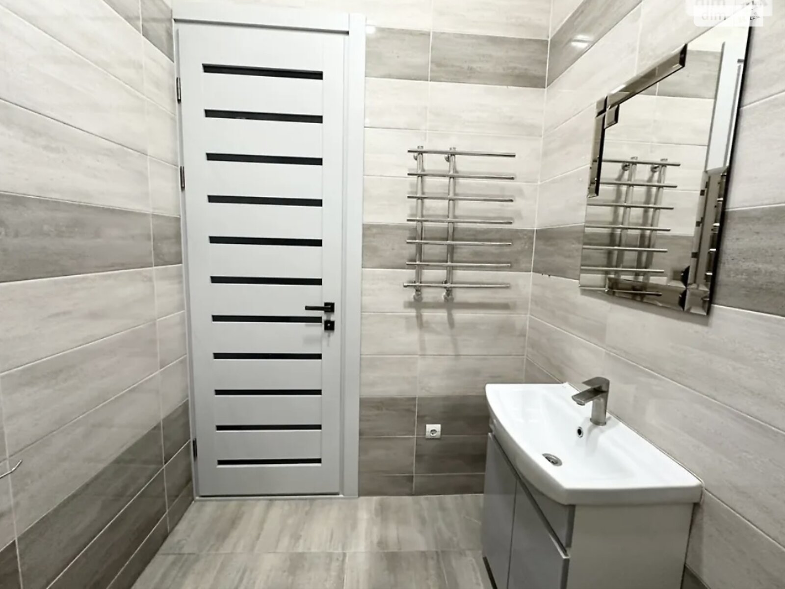 Аренда офисного помещения в Виннице, Соборная улица 81, помещений - 1, этаж - 4 фото 1 Аренда офисного помещения в Виннице, Соборная улица 81, помещений - 1, этаж - 4 фото 1