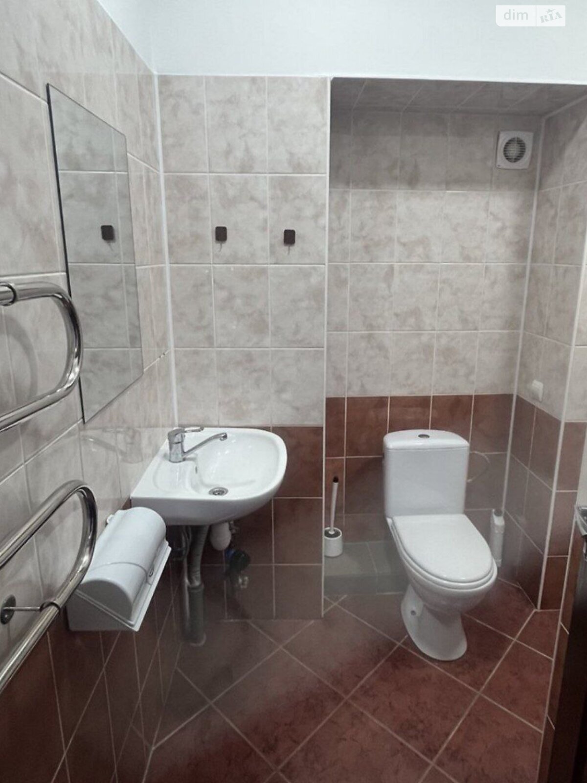 Оренда офісного приміщення в Вінниці, Владислава Городецького (Червоних Партизанів) вулиця, приміщень - 1, поверх - 1 фото 1 Оренда офісного приміщення в Вінниці, Владислава Городецького (Червоних Партизанів) вулиця, приміщень - 1, поверх - 1 фото 1