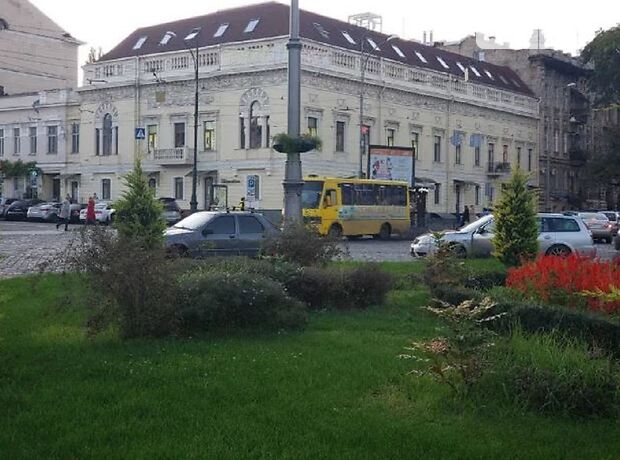 Аренда офисного здания в Одессе, Тираспольская улица, помещений - 2, этажей - 4 фото 1