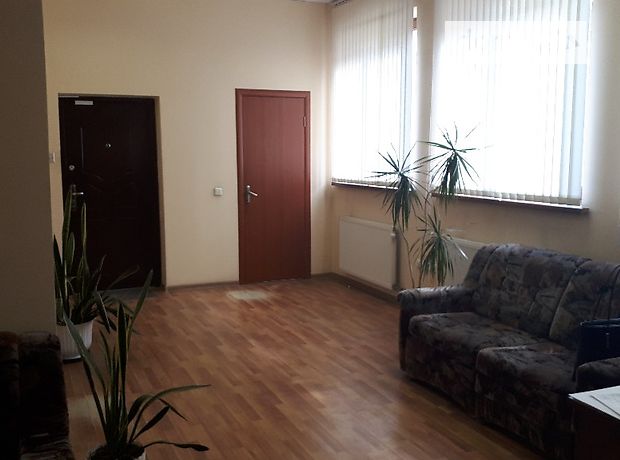 Аренда офисного здания в Ужгороде, Боженко улица, помещений - 7, этажей - 3 фото 1 Аренда офисного здания в Ужгороде, Боженко улица, помещений - 7, этажей - 3 фото 1