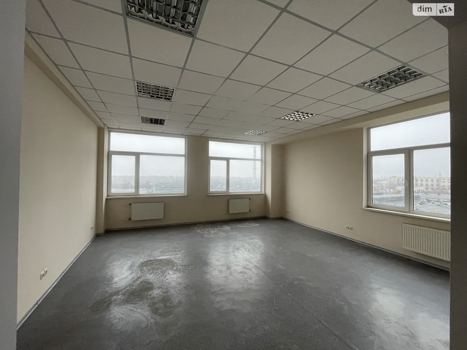 Аренда офисного помещения в Черноморске, Промышленная улица 1, помещений - 50, этаж - 4 фото 1
