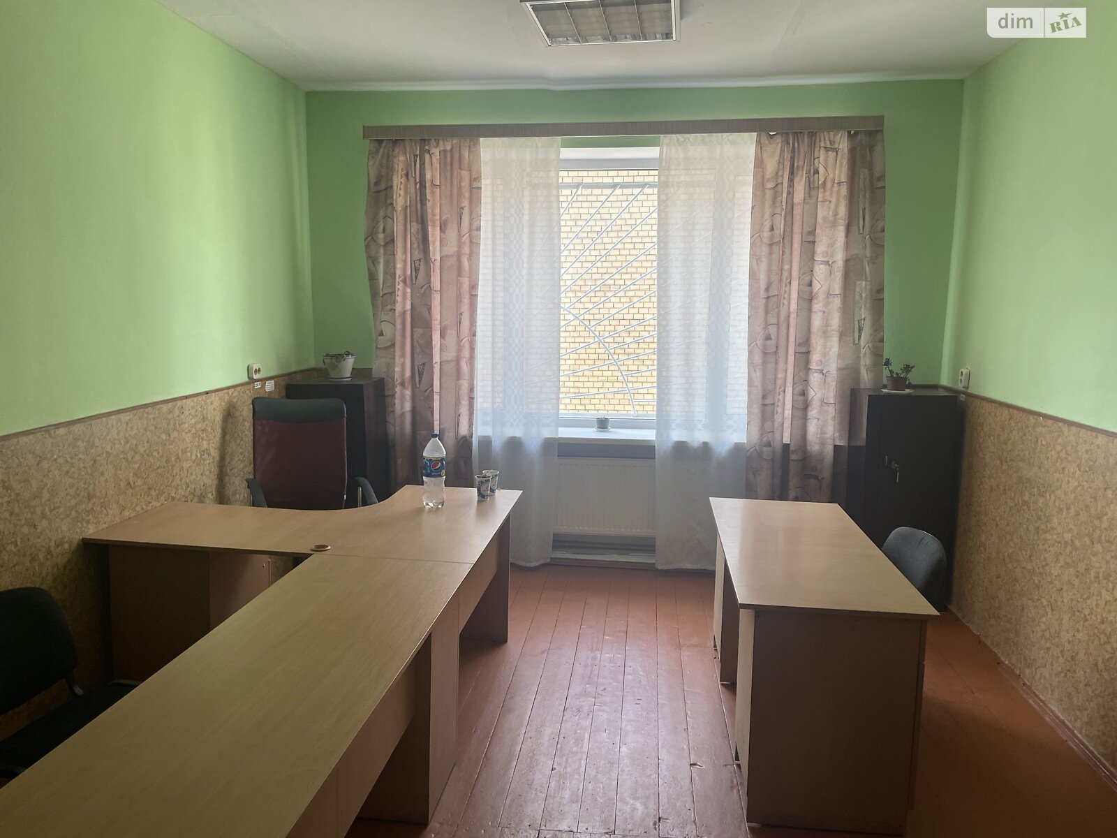 Оренда офісного приміщення в Хмельницькому, Київська вулиця, приміщень - 3, поверх - 1 фото 1 Оренда офісного приміщення в Хмельницькому, Київська вулиця, приміщень - 3, поверх - 1 фото 1