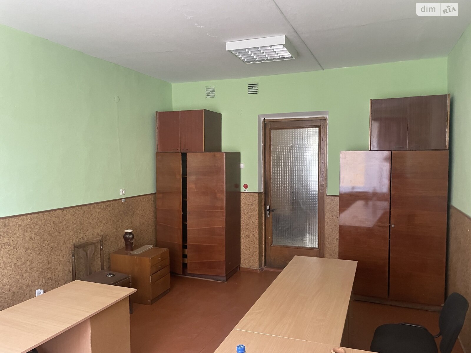Оренда офісного приміщення в Хмельницькому, Київська вулиця, приміщень - 3, поверх - 1 фото 1 Оренда офісного приміщення в Хмельницькому, Київська вулиця, приміщень - 3, поверх - 1 фото 1
