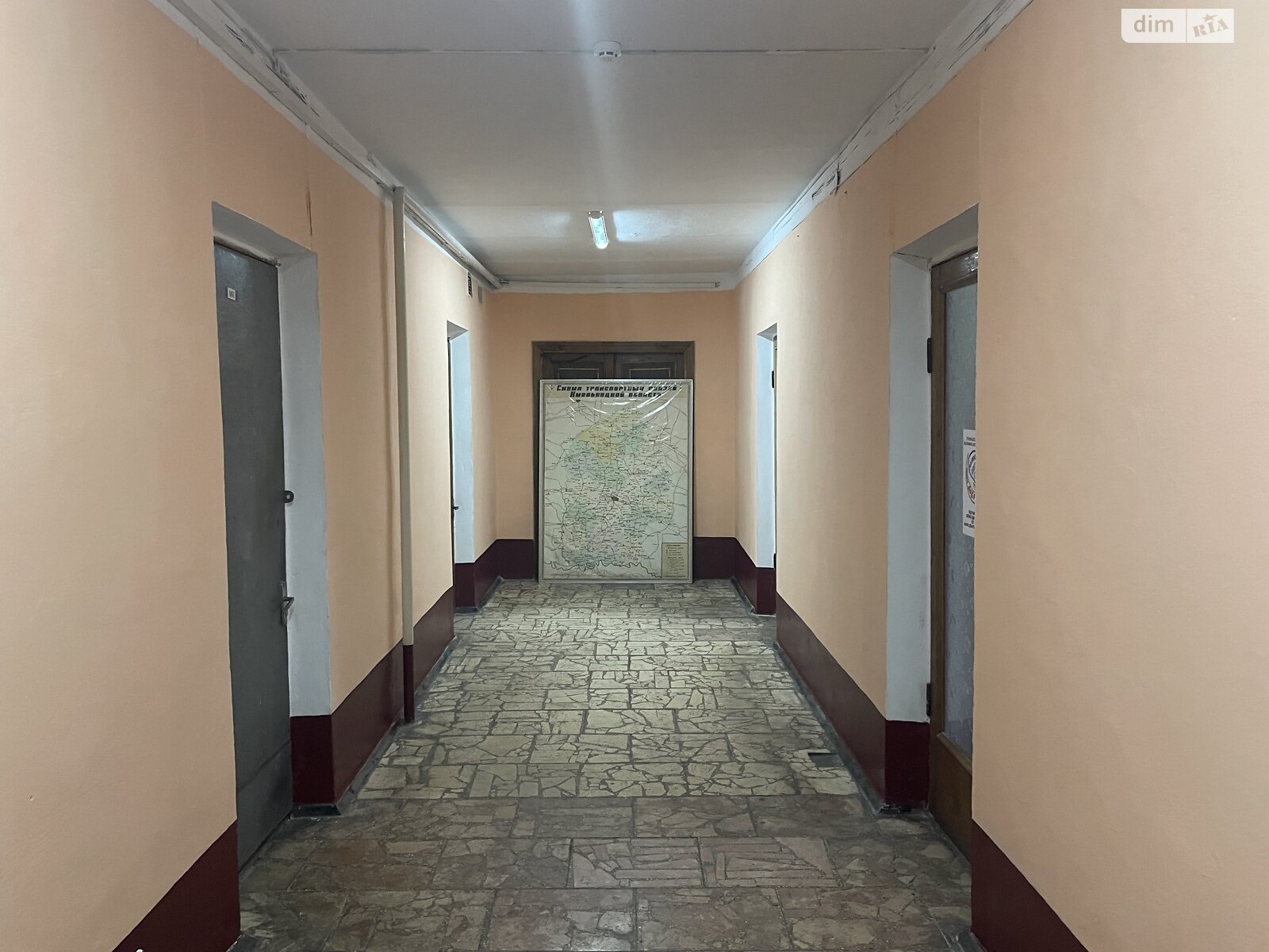 Оренда офісного приміщення в Хмельницькому, Київська вулиця, приміщень - 3, поверх - 1 фото 1 Оренда офісного приміщення в Хмельницькому, Київська вулиця, приміщень - 3, поверх - 1 фото 1