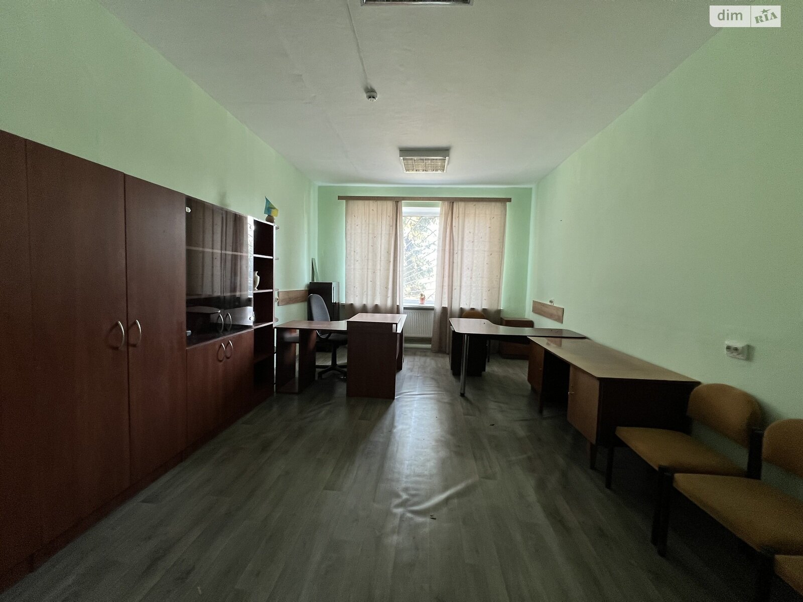 Оренда офісного приміщення в Хмельницькому, Київська вулиця, приміщень - 3, поверх - 1 фото 1 Оренда офісного приміщення в Хмельницькому, Київська вулиця, приміщень - 3, поверх - 1 фото 1