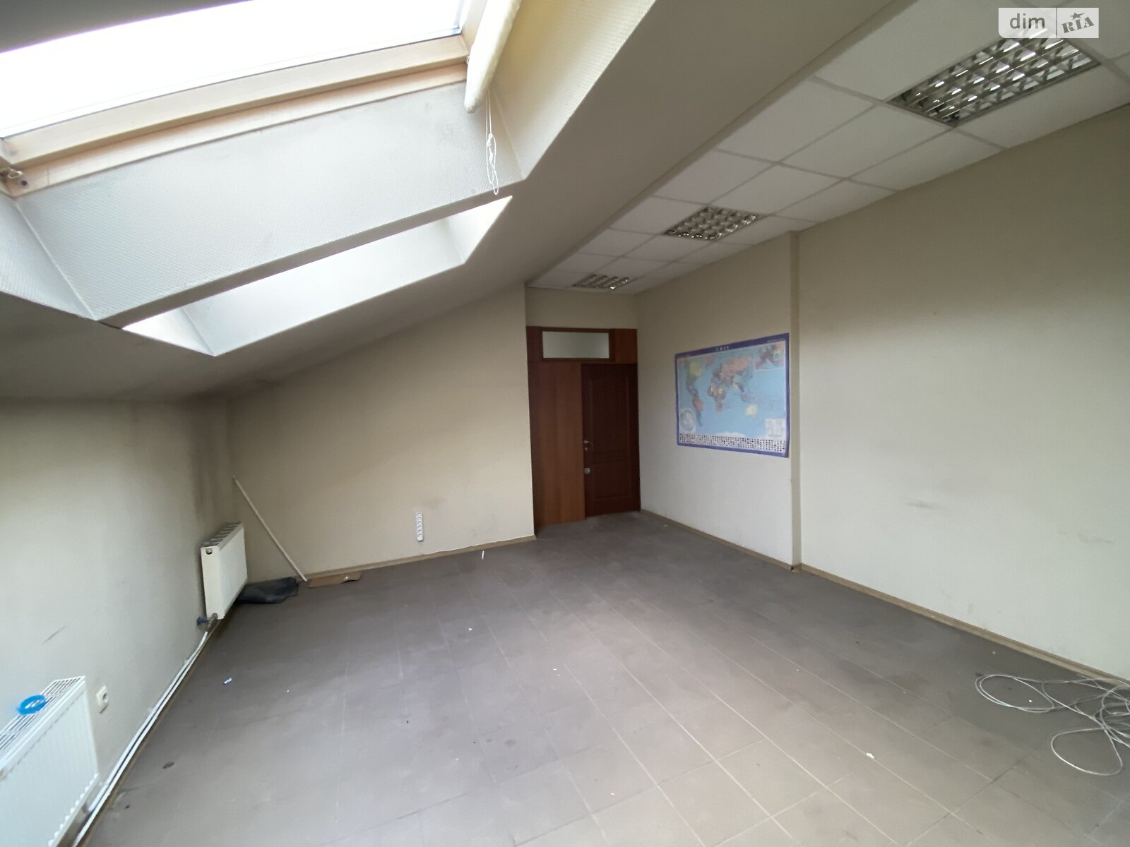 Аренда офисного помещения в Тернополе, Хмельницкого Богдана улица, помещений - 1, этаж - 3 фото 1