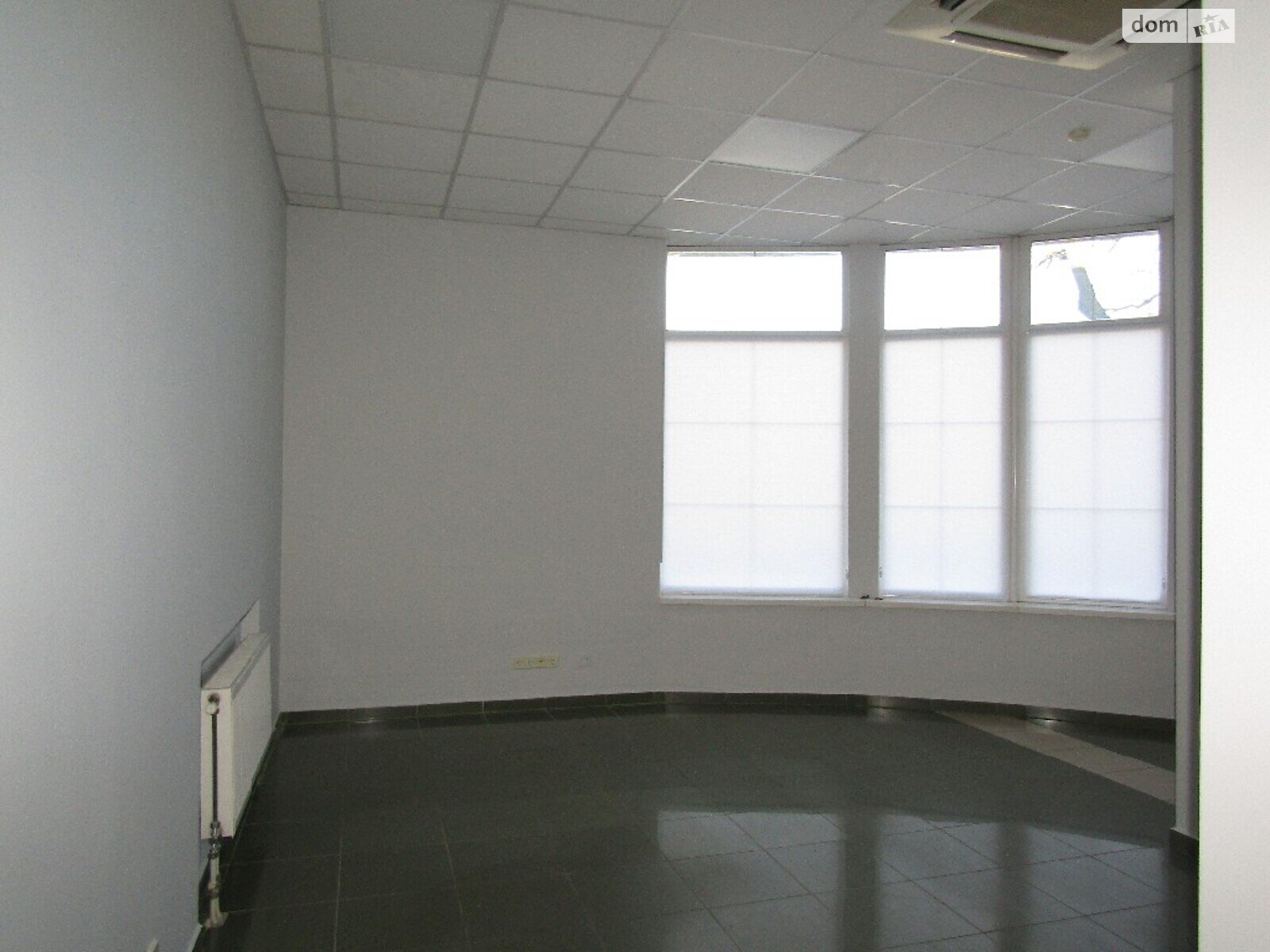 Аренда офисного помещения в Ужгороде, Православна набережна 7, помещений - 1, этаж - 1 фото 1