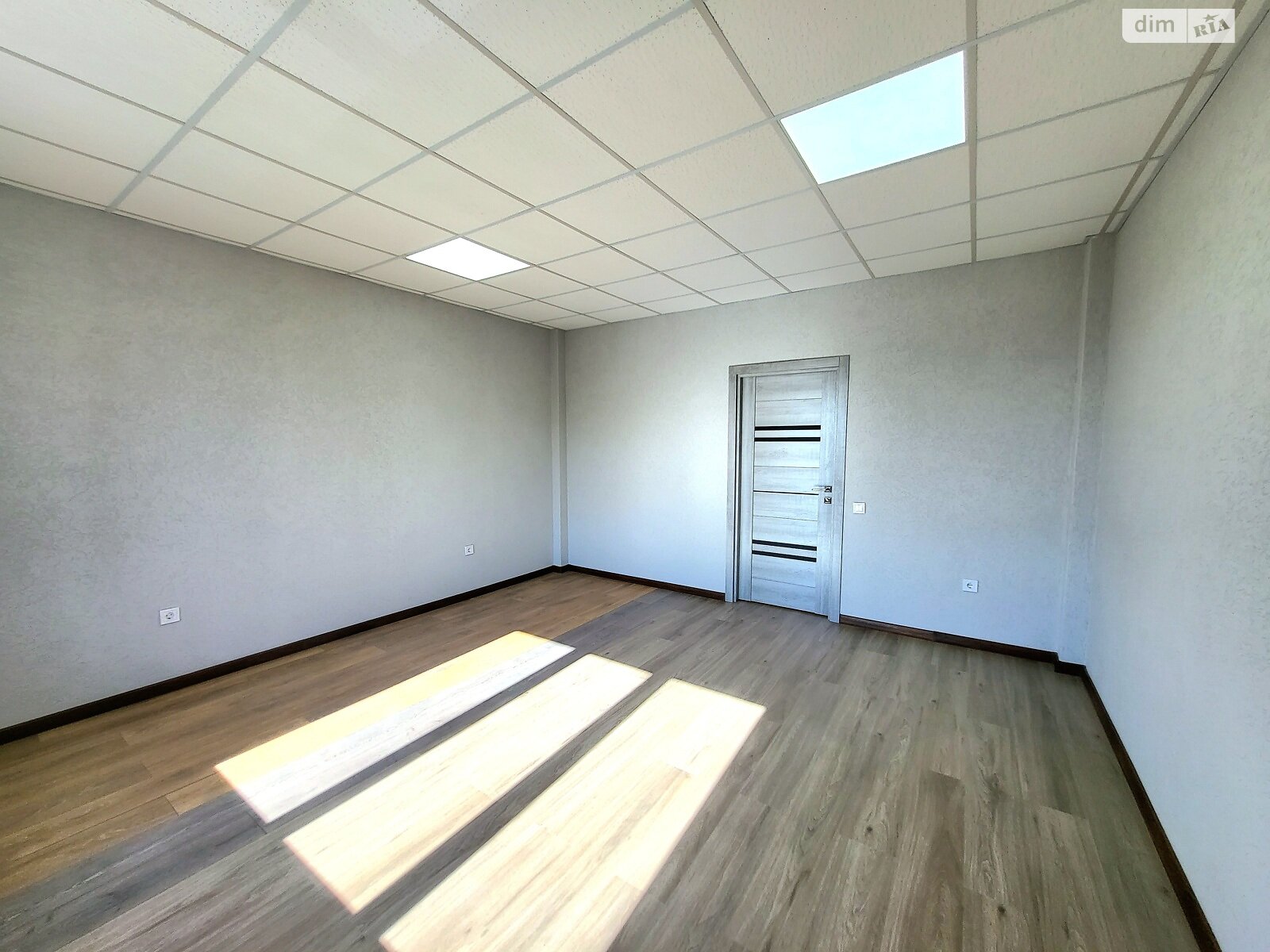 Аренда офисного помещения в Якушинцах, Хмельницьке шосе, помещений - 12, этаж - 1 фото 1