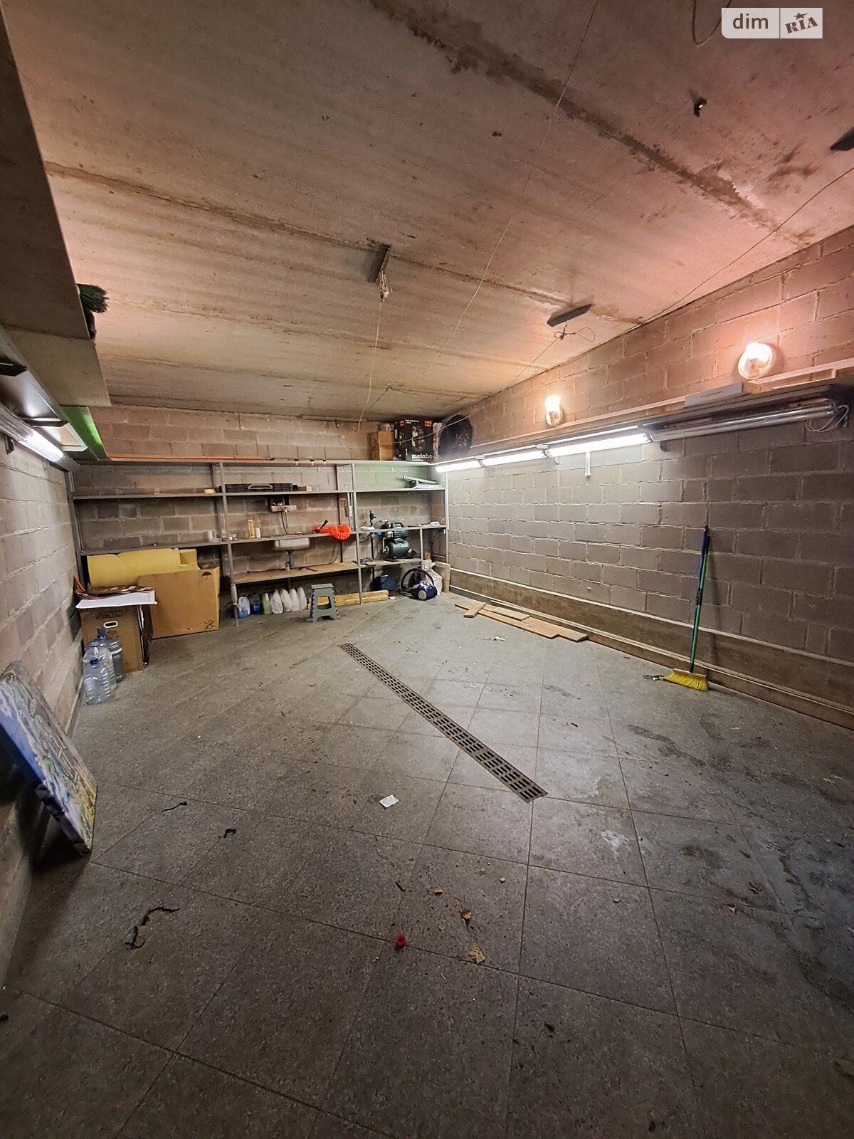 Отдельно стоящий гараж универсальный в Киеве, площадь 40 кв.м. фото 1 Отдельно стоящий гараж универсальный в Киеве, площадь 40 кв.м. фото 1