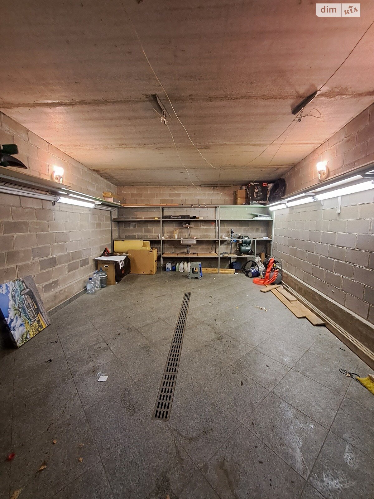 Отдельно стоящий гараж универсальный в Киеве, площадь 40 кв.м. фото 1 Отдельно стоящий гараж универсальный в Киеве, площадь 40 кв.м. фото 1