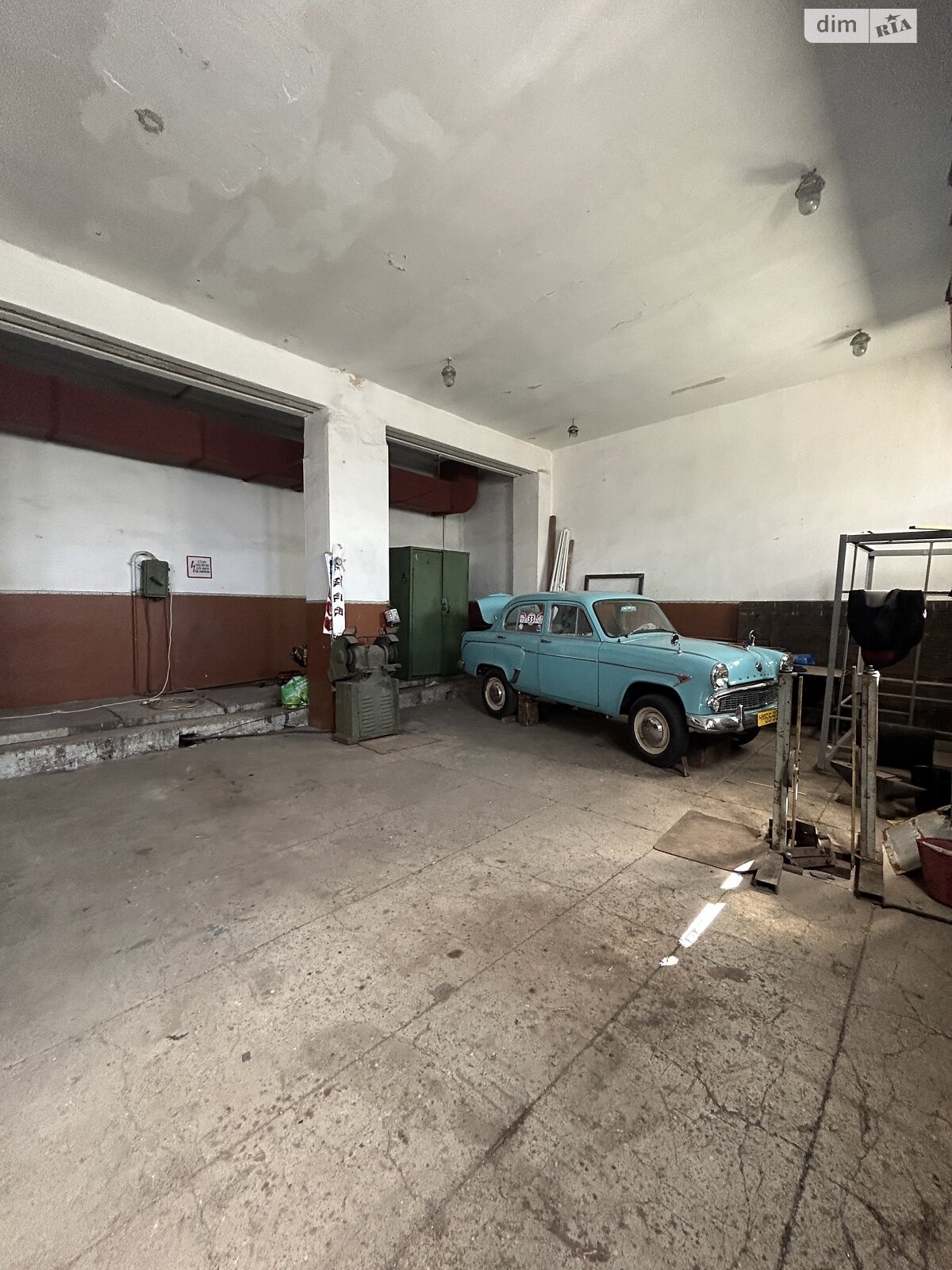 Окремий гараж універсальний в Кременці, площа 200 кв.м. фото 1