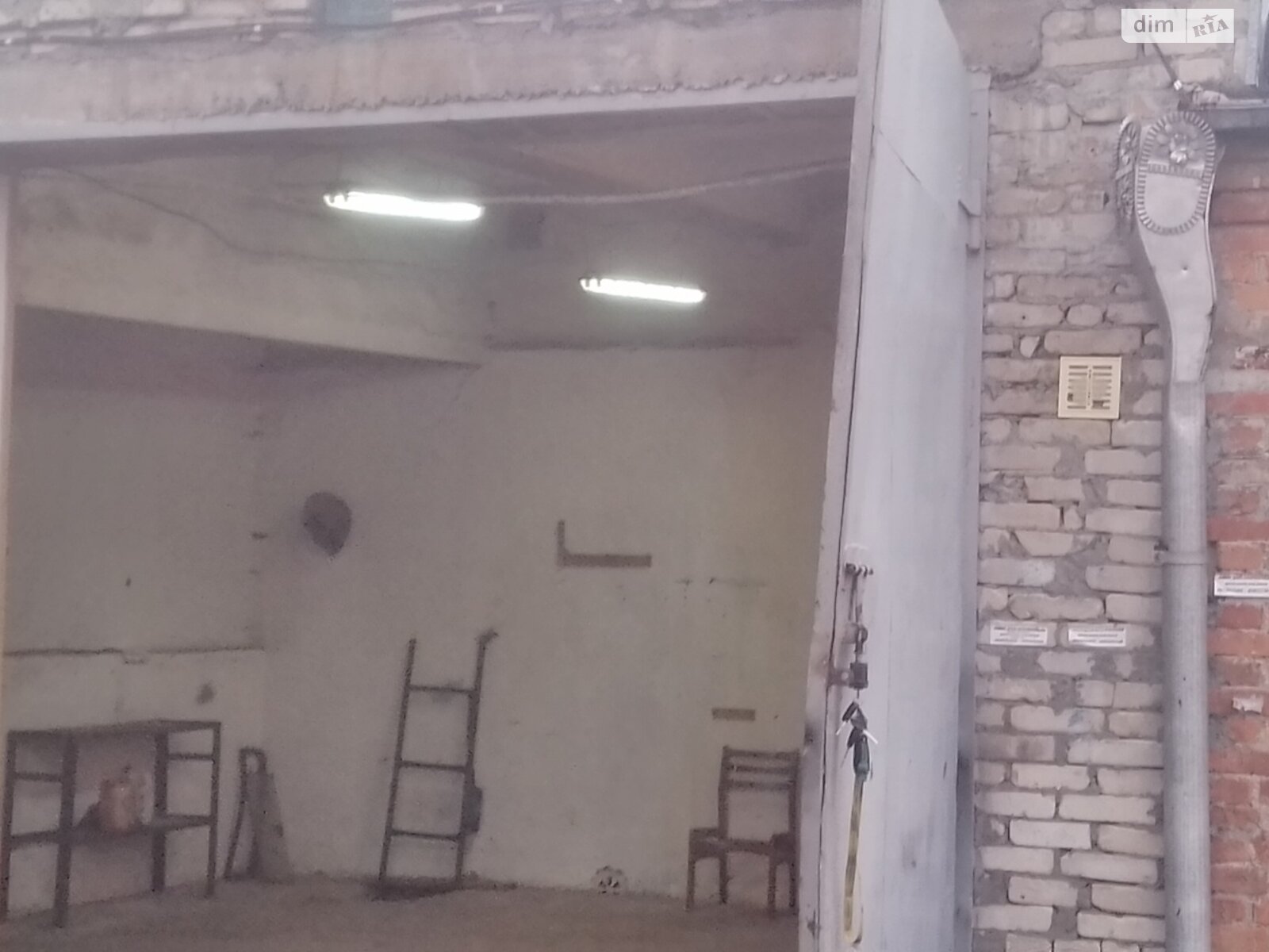 Отдельно стоящий гараж универсальный в Луцке, площадь 35.35 кв.м. фото 1