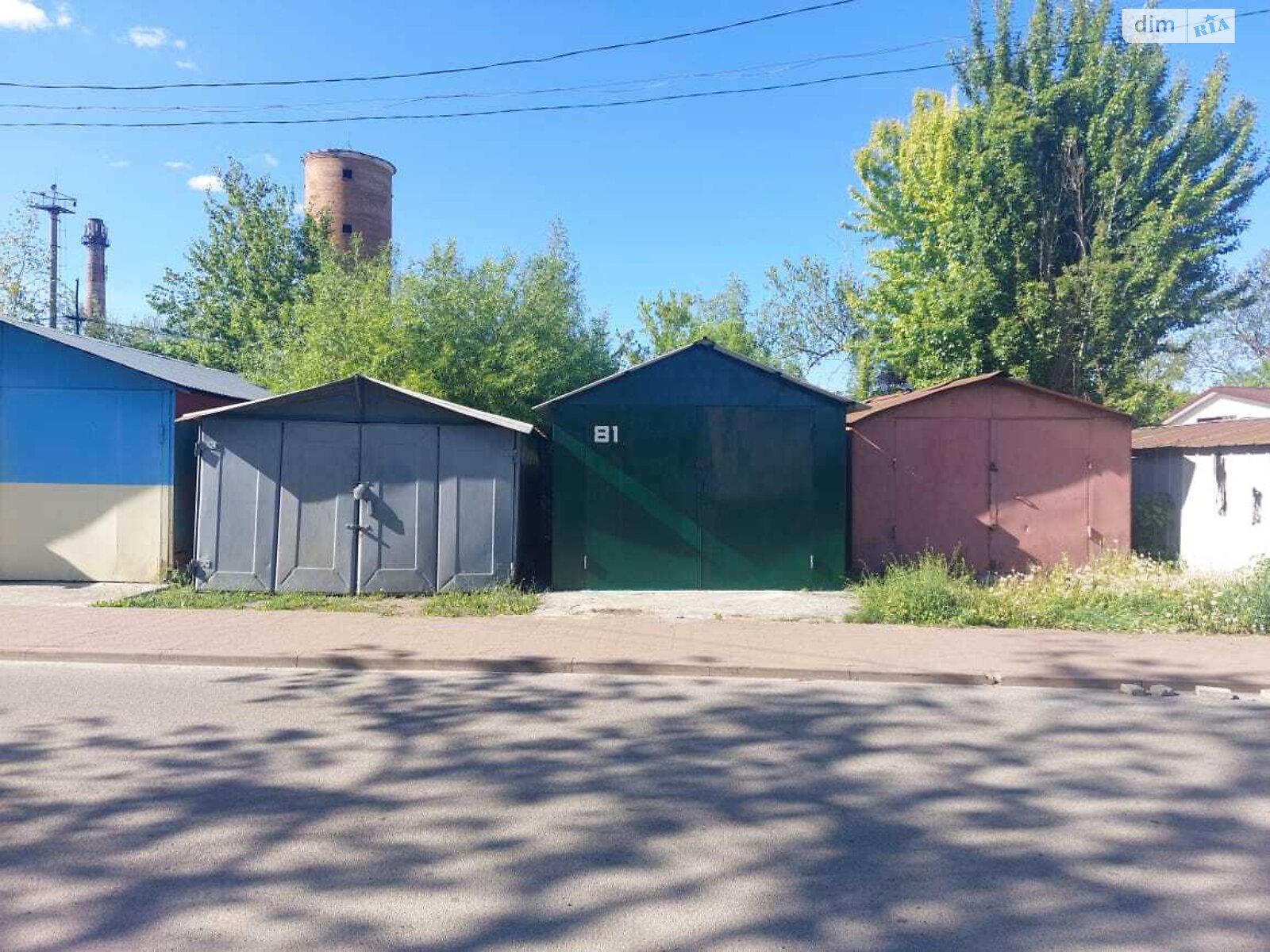 Отдельно стоящий гараж под легковое авто в Львове, площадь 22 кв.м. фото 1 Отдельно стоящий гараж под легковое авто в Львове, площадь 22 кв.м. фото 1