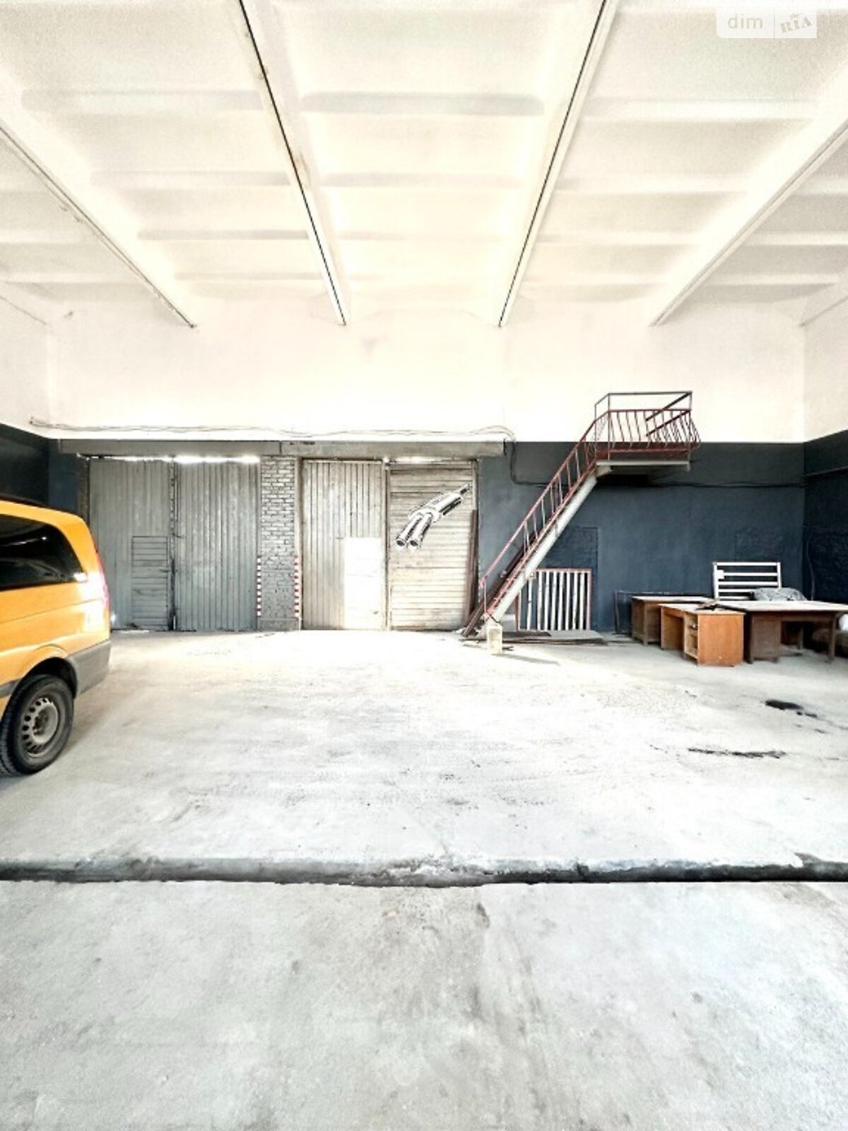 Отдельно стоящий гараж универсальный в Львове, площадь 175 кв.м. фото 1