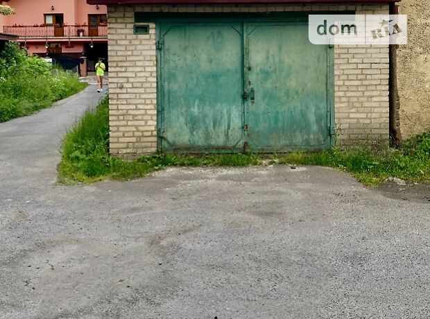 Отдельно стоящий гараж под легковое авто в Рахове, площадь 25 кв.м. фото 1 Отдельно стоящий гараж под легковое авто в Рахове, площадь 25 кв.м. фото 1