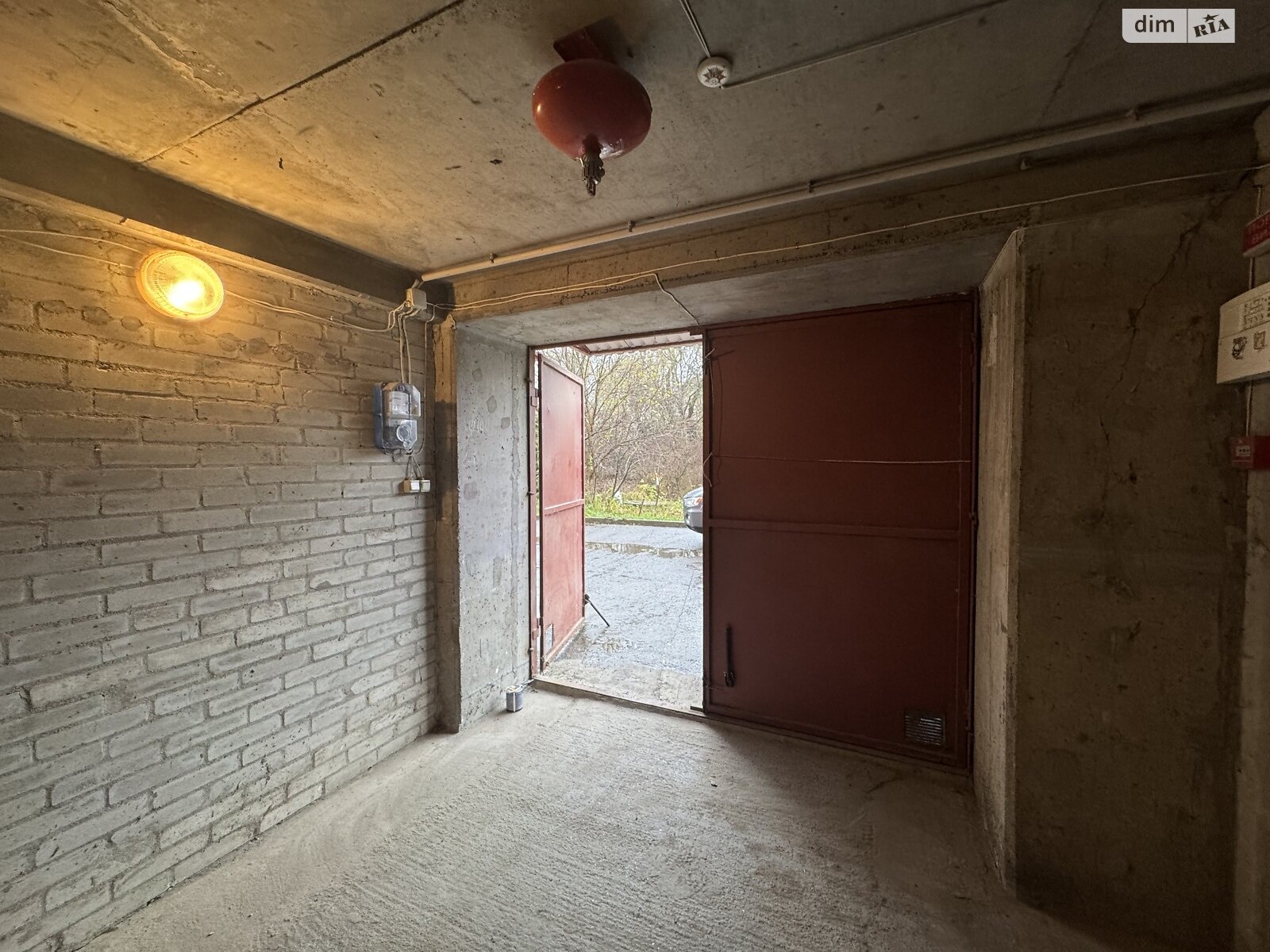 Отдельно стоящий гараж под легковое авто в Тернополе, площадь 17 кв.м. фото 1 Отдельно стоящий гараж под легковое авто в Тернополе, площадь 17 кв.м. фото 1