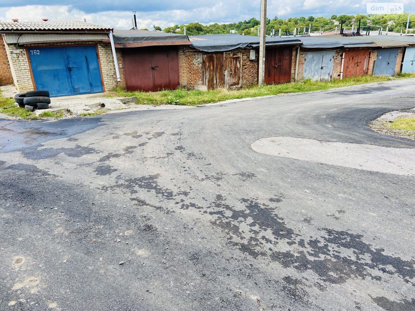 Отдельно стоящий гараж под бус в Зарванцах, площадь 70 кв.м. фото 1 Отдельно стоящий гараж под бус в Зарванцах, площадь 70 кв.м. фото 1