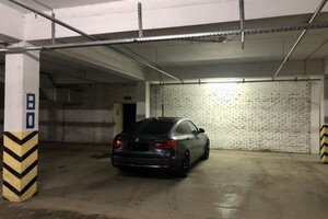 Место на подземном паркинге под легковое авто в Черновцах, площадь 20 кв.м. фото 2