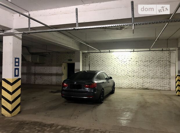 Место на подземном паркинге под легковое авто в Черновцах, площадь 20 кв.м. фото 1