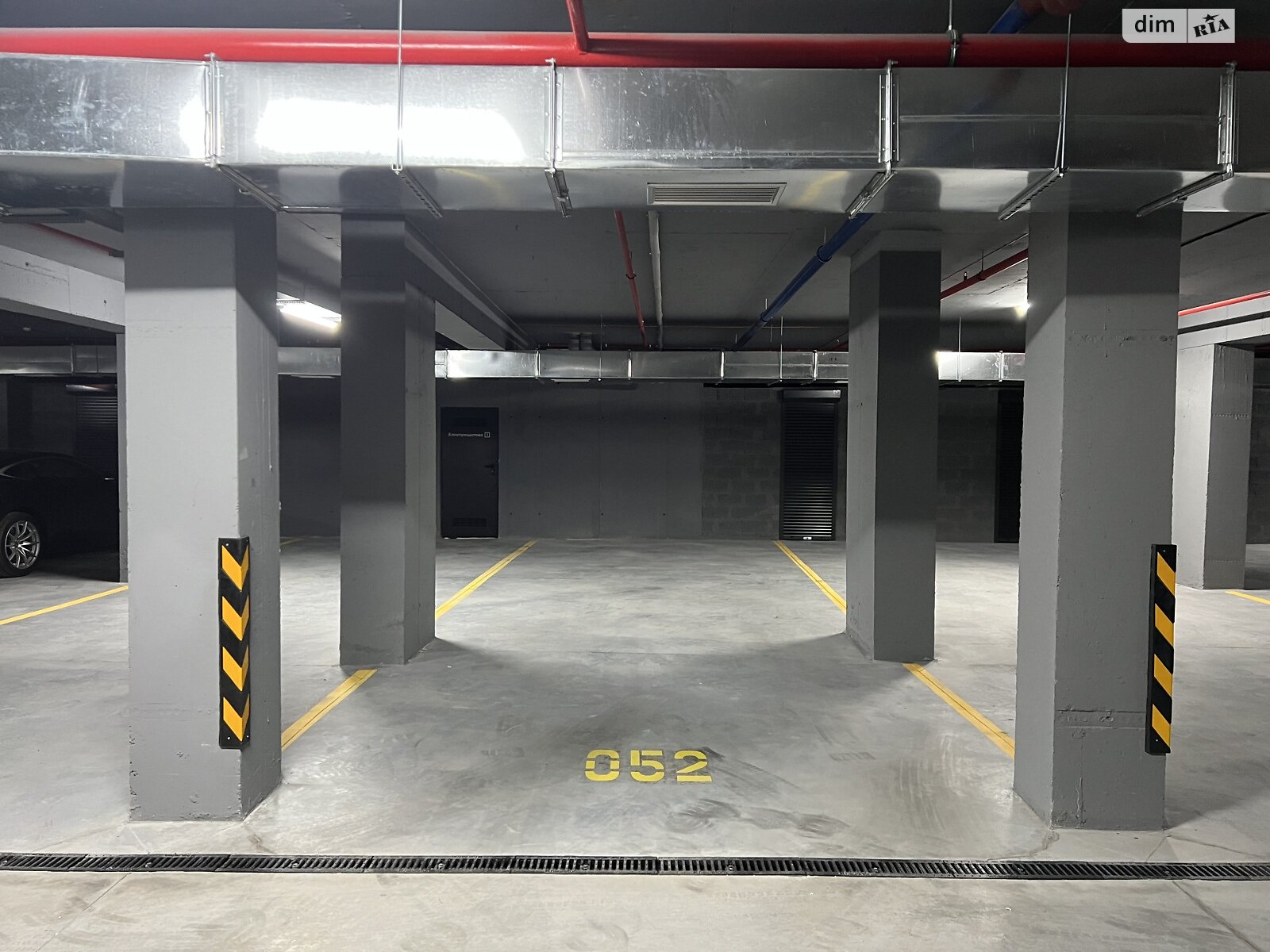 Место на подземном паркинге под легковое авто в Ивано-Франковске, площадь 34 кв.м. фото 1