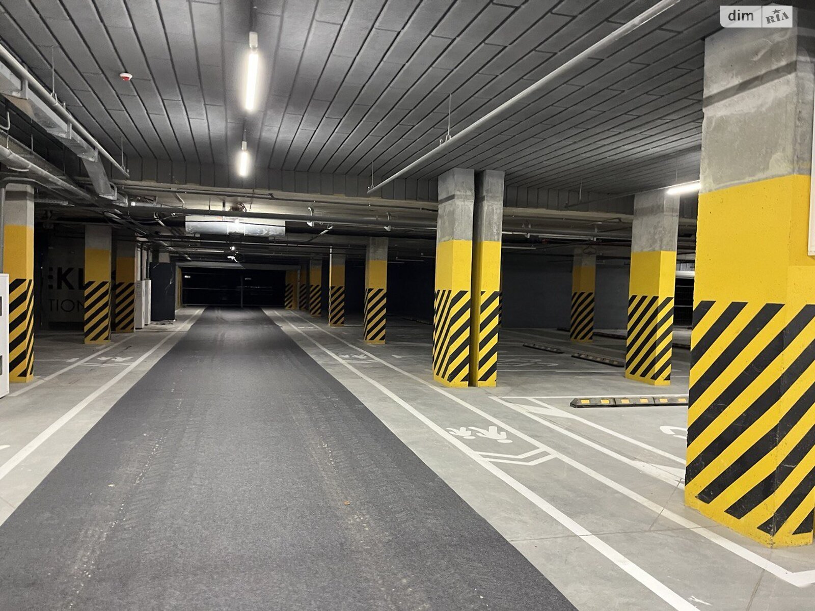 Місце на підземному паркінгу під легкове авто в Львові, площа 12 кв.м. фото 1