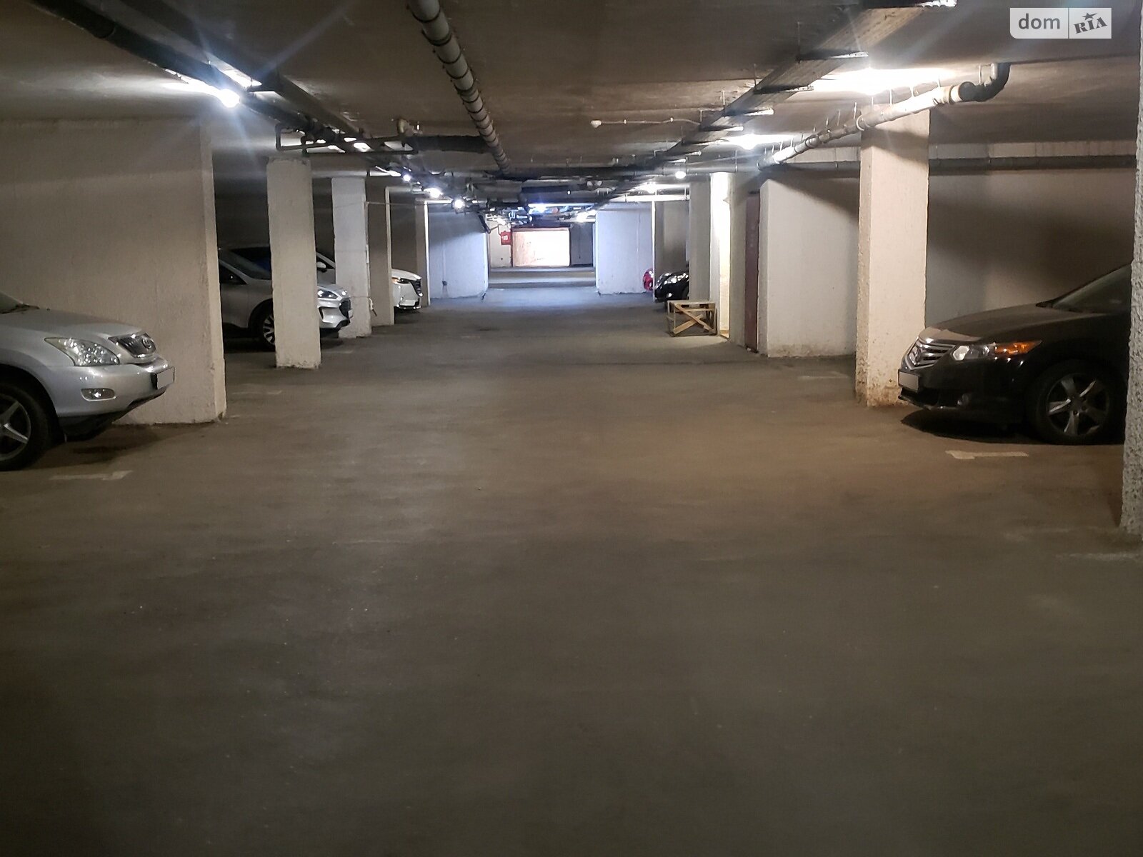 Місце на підземному паркінгу під легкове авто в Одесі, площа 30 кв.м. фото 1
