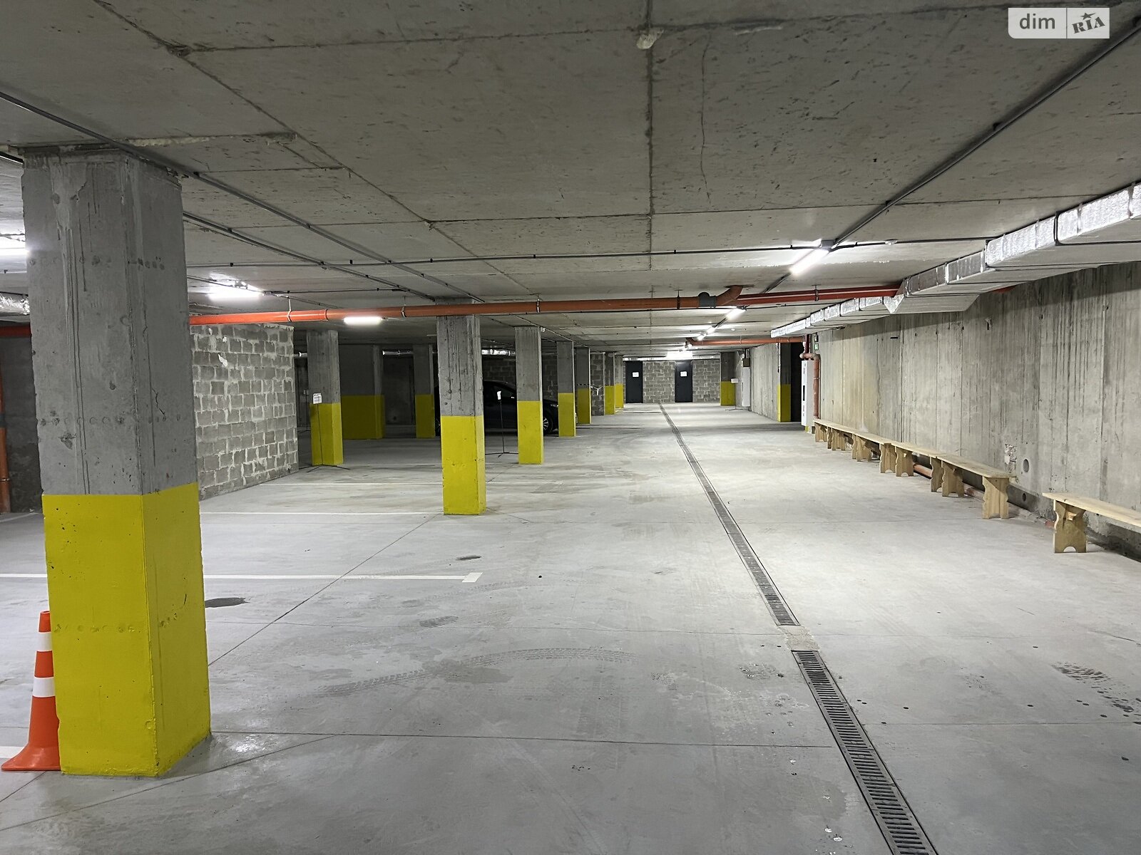 Место на подземном паркинге универсальный в Тернополе, площадь 17 кв.м. фото 1