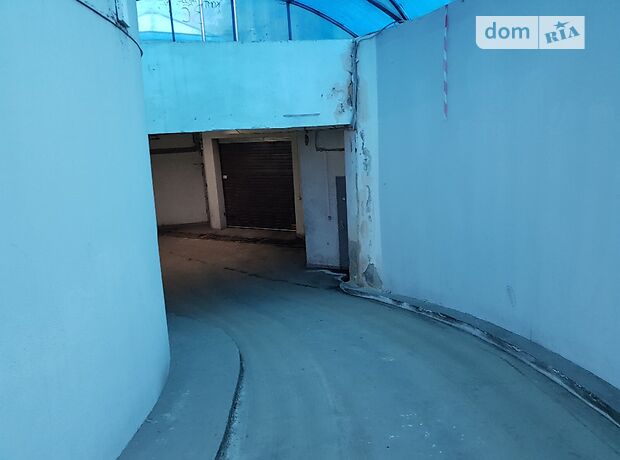 Место на подземном паркинге под легковое авто в Киеве, площадь 14.2 кв.м. фото 1