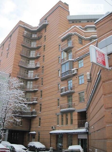 Место на подземном паркинге под легковое авто в Киеве, площадь 20 кв.м. фото 1 Место на подземном паркинге под легковое авто в Киеве, площадь 20 кв.м. фото 1