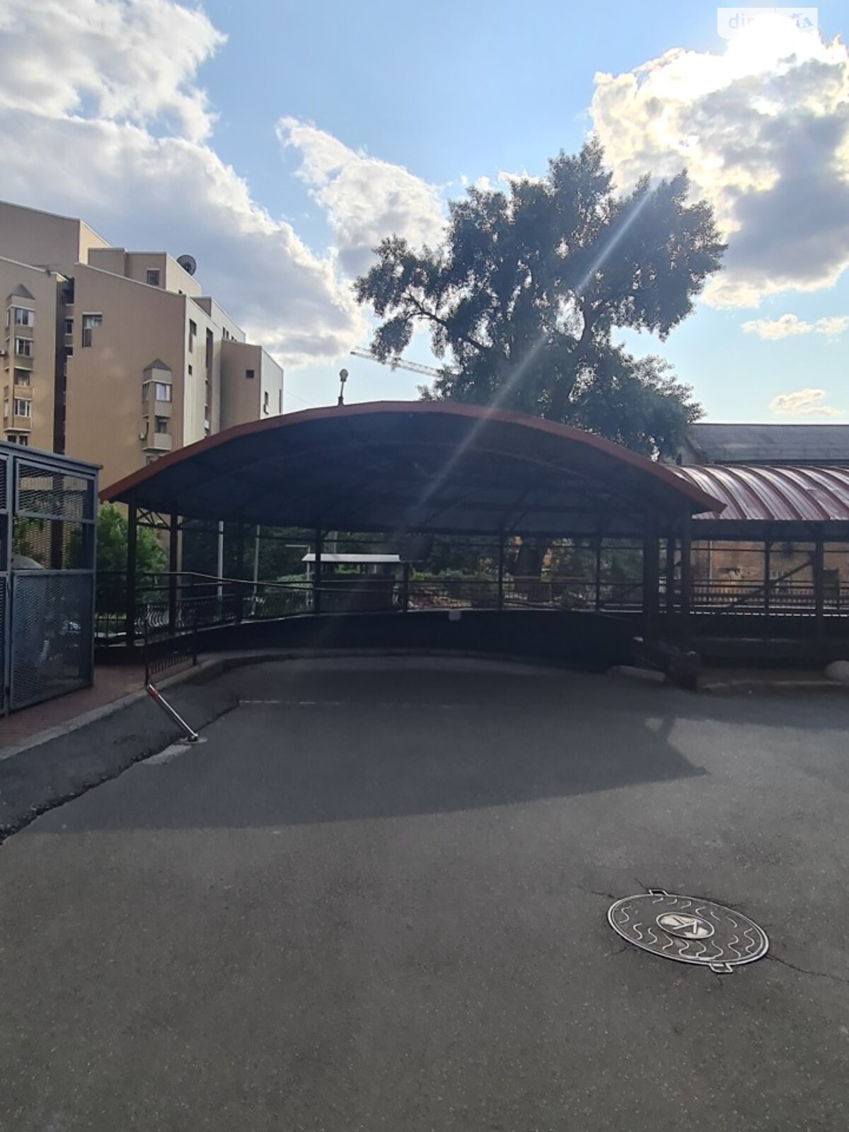 Место на подземном паркинге под легковое авто в Киеве, площадь 12 кв.м. фото 1