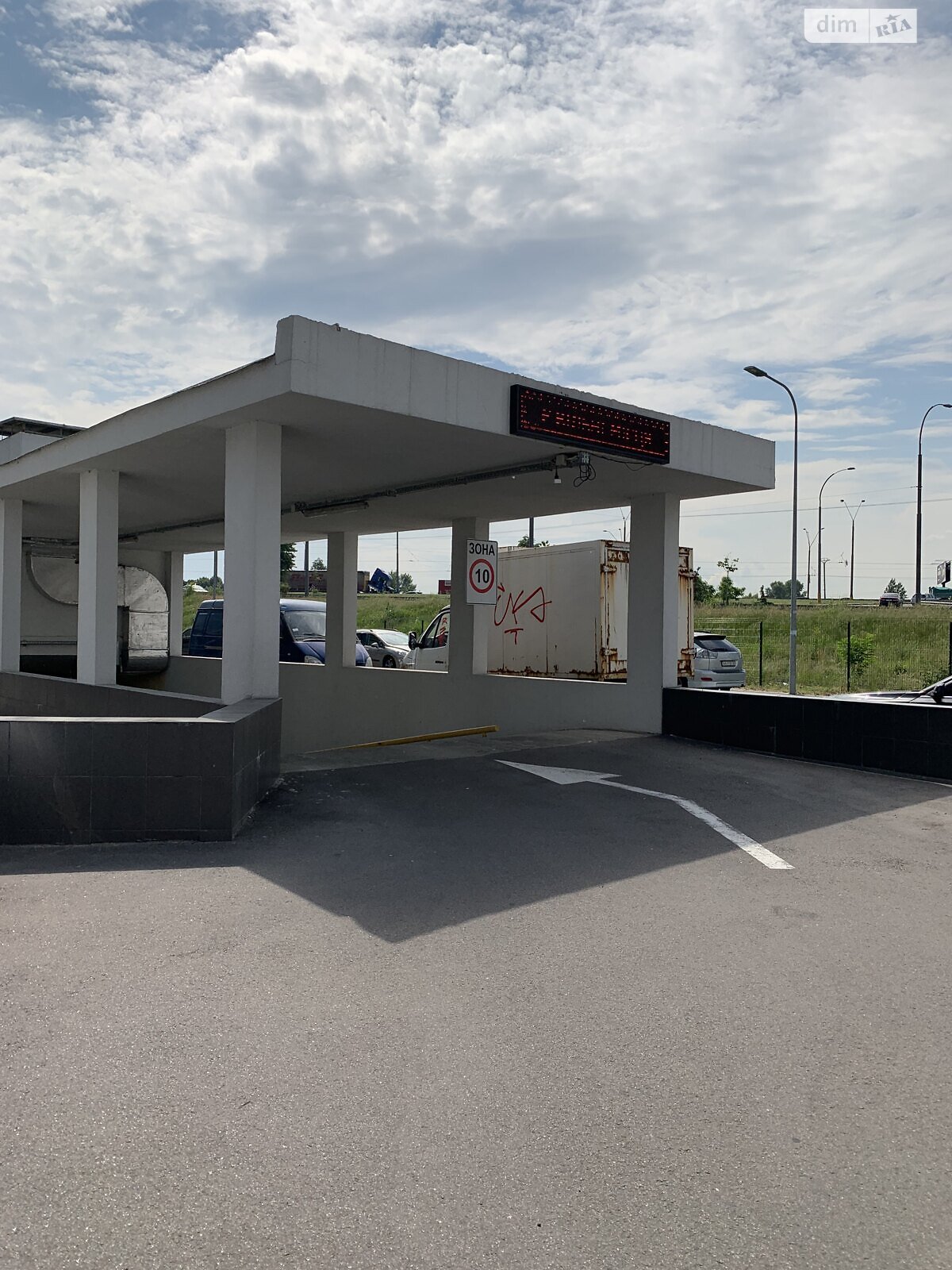Место на подземном паркинге под легковое авто в Киеве, площадь 16 кв.м. фото 1 Место на подземном паркинге под легковое авто в Киеве, площадь 16 кв.м. фото 1