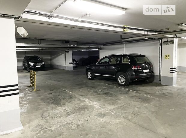 Место на подземном паркинге универсальный в Киеве, площадь 14 кв.м. фото 1 Место на подземном паркинге универсальный в Киеве, площадь 14 кв.м. фото 1