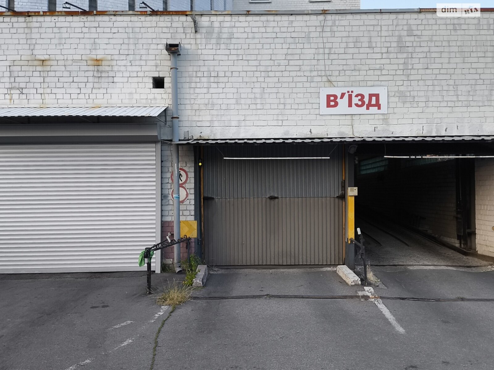 Место на подземном паркинге под легковое авто в Киеве, площадь 16.2 кв.м. фото 1 Место на подземном паркинге под легковое авто в Киеве, площадь 16.2 кв.м. фото 1