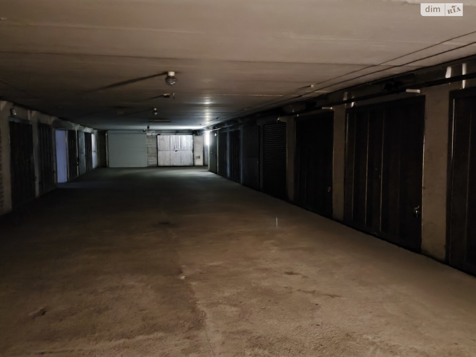 Место на подземном паркинге под легковое авто в Киеве, площадь 16.2 кв.м. фото 1 Место на подземном паркинге под легковое авто в Киеве, площадь 16.2 кв.м. фото 1