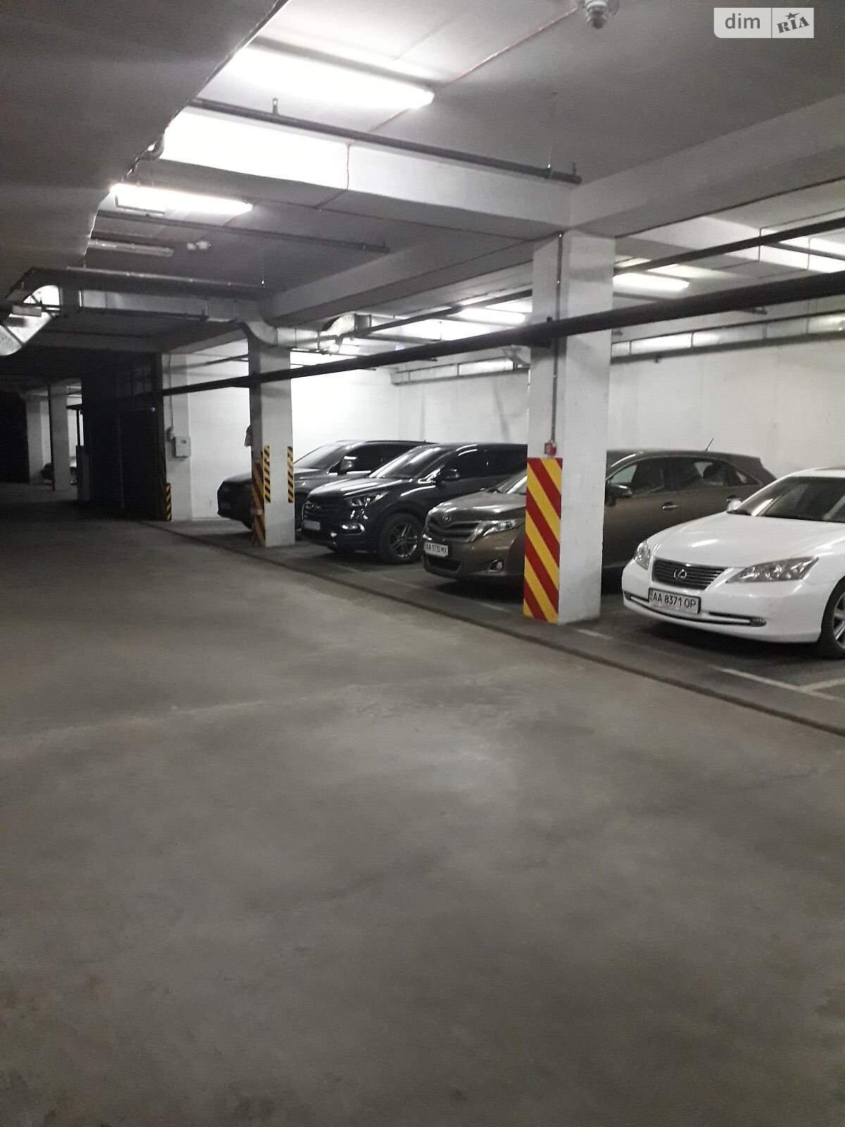 Місце на підземному паркінгу під легкове авто в Києві, площа 12.5 кв.м. фото 1 Місце на підземному паркінгу під легкове авто в Києві, площа 12.5 кв.м. фото 1