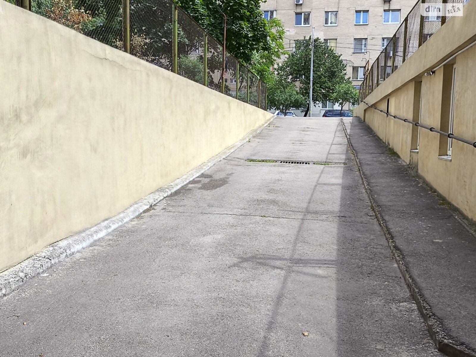 Место на подземном паркинге под легковое авто в Киеве, площадь 14.3 кв.м. фото 1 Место на подземном паркинге под легковое авто в Киеве, площадь 14.3 кв.м. фото 1
