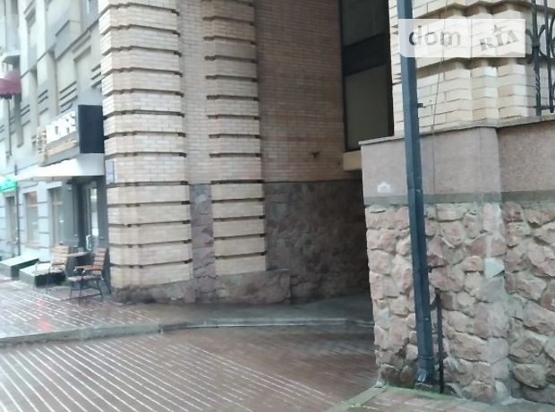 Место на подземном паркинге универсальный в Киеве, площадь 12 кв.м. фото 1 Место на подземном паркинге универсальный в Киеве, площадь 12 кв.м. фото 1