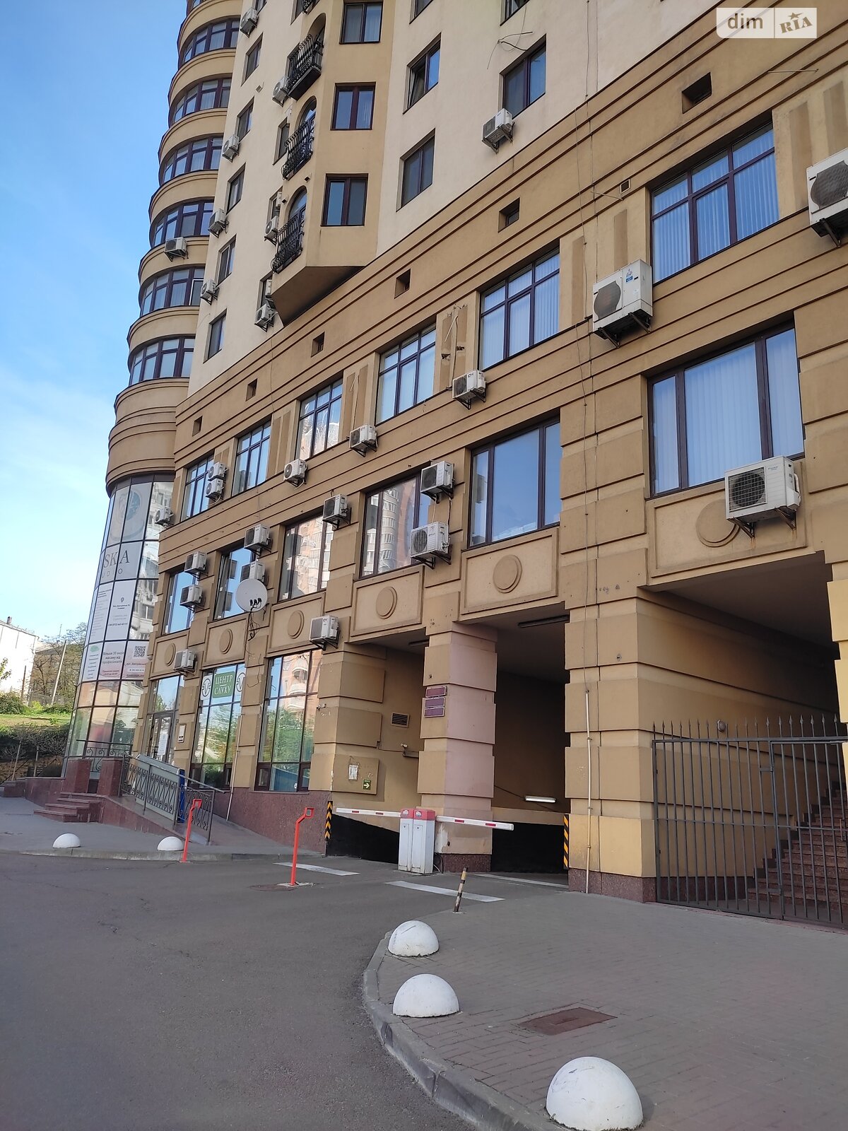 Місце на підземному паркінгу універсальний в Києві, площа 20 кв.м. фото 1 Місце на підземному паркінгу універсальний в Києві, площа 20 кв.м. фото 1