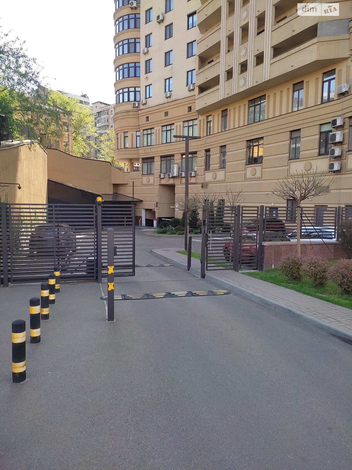 Місце на підземному паркінгу універсальний в Києві, площа 20 кв.м. фото 1 Місце на підземному паркінгу універсальний в Києві, площа 20 кв.м. фото 1