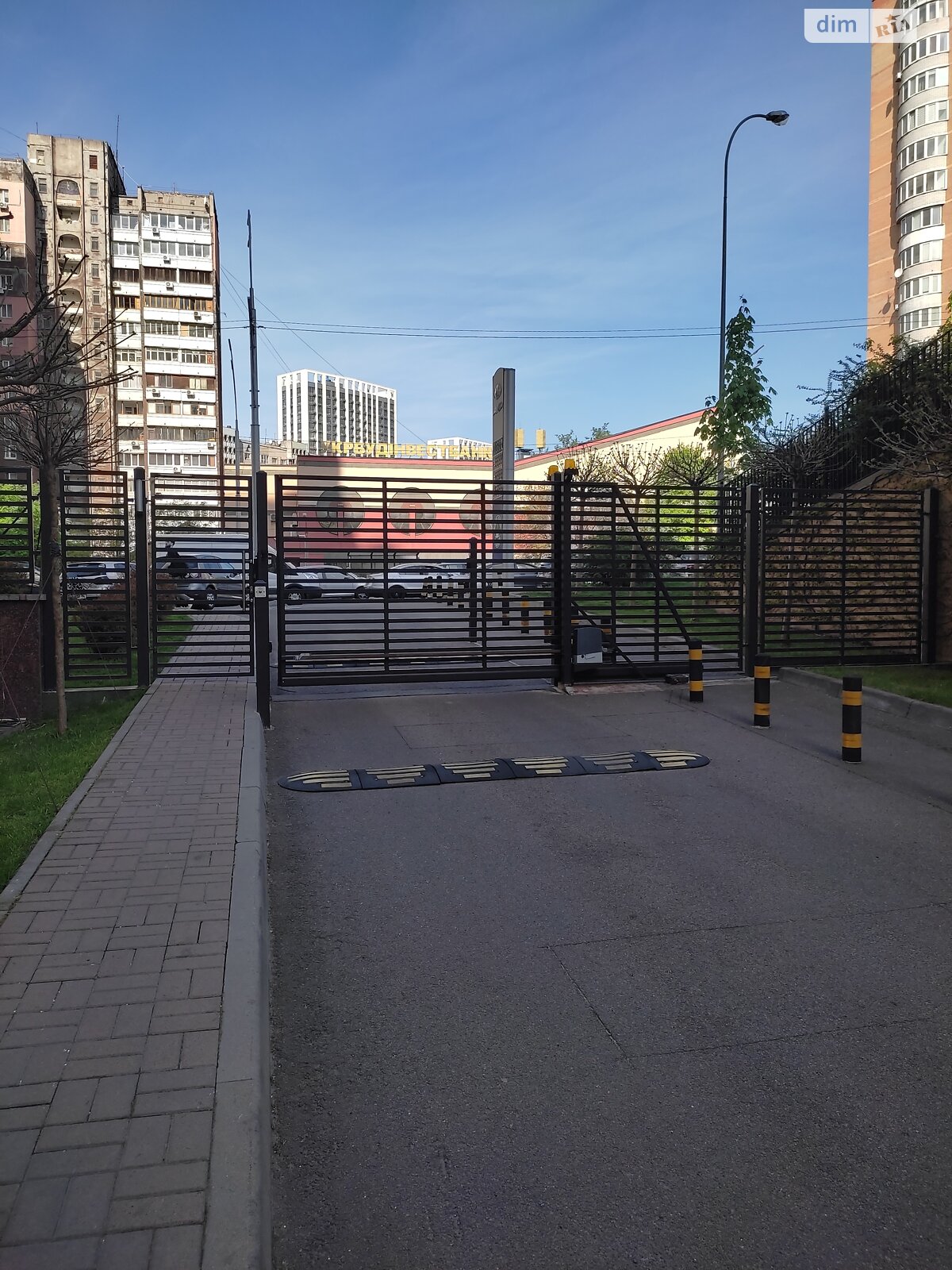 Місце на підземному паркінгу універсальний в Києві, площа 20 кв.м. фото 1 Місце на підземному паркінгу універсальний в Києві, площа 20 кв.м. фото 1