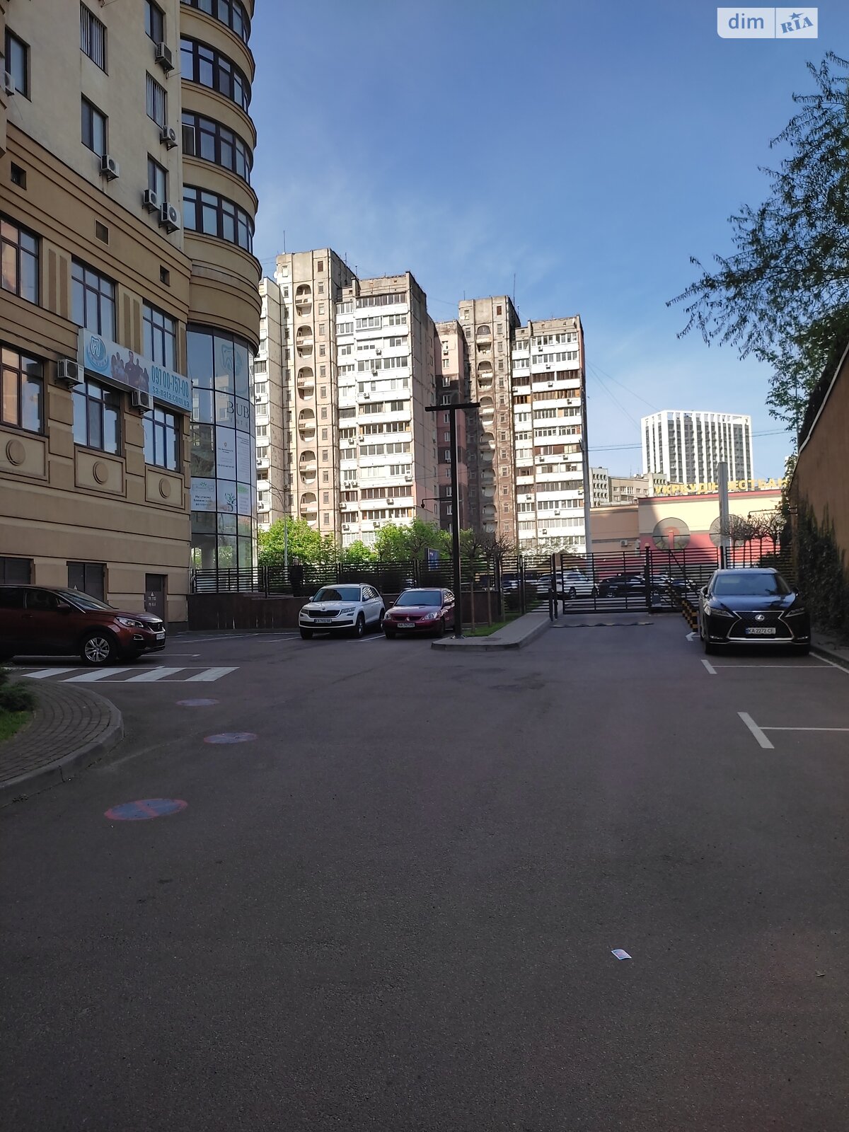 Місце на підземному паркінгу універсальний в Києві, площа 20 кв.м. фото 1 Місце на підземному паркінгу універсальний в Києві, площа 20 кв.м. фото 1